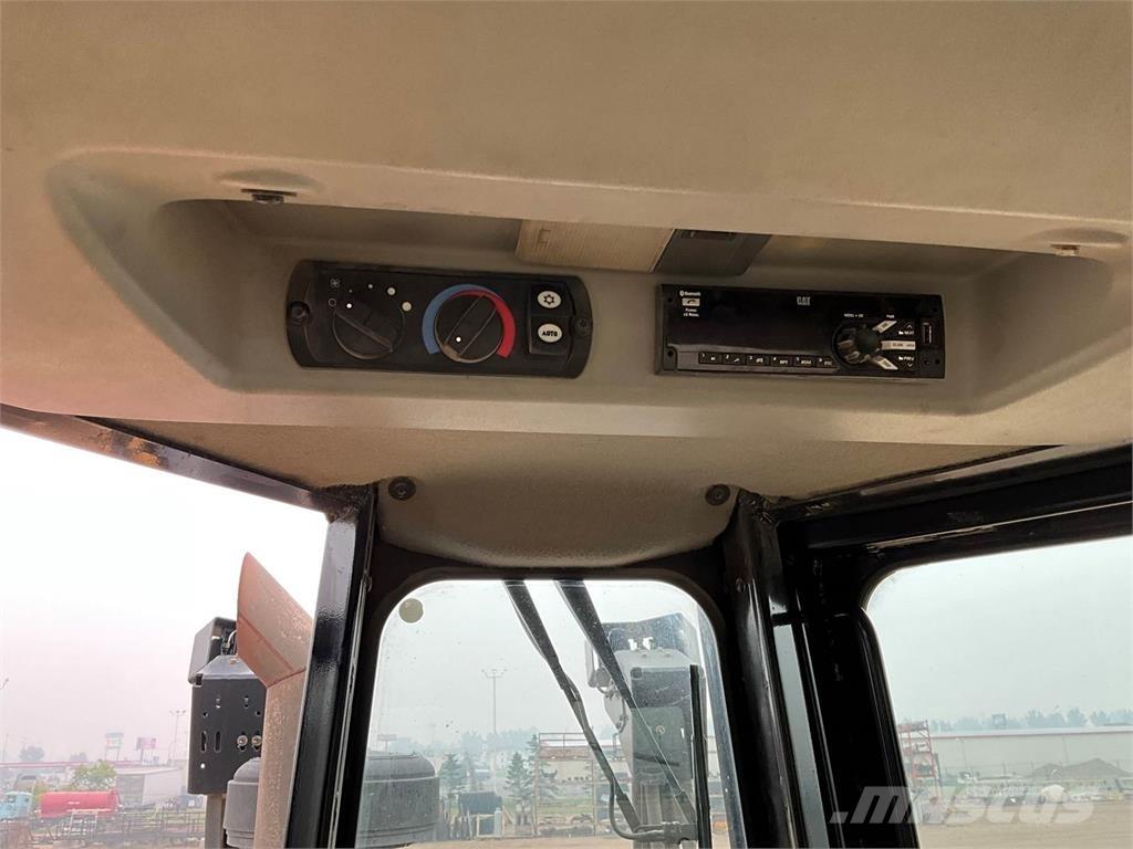 CAT D8T 履带式推土机