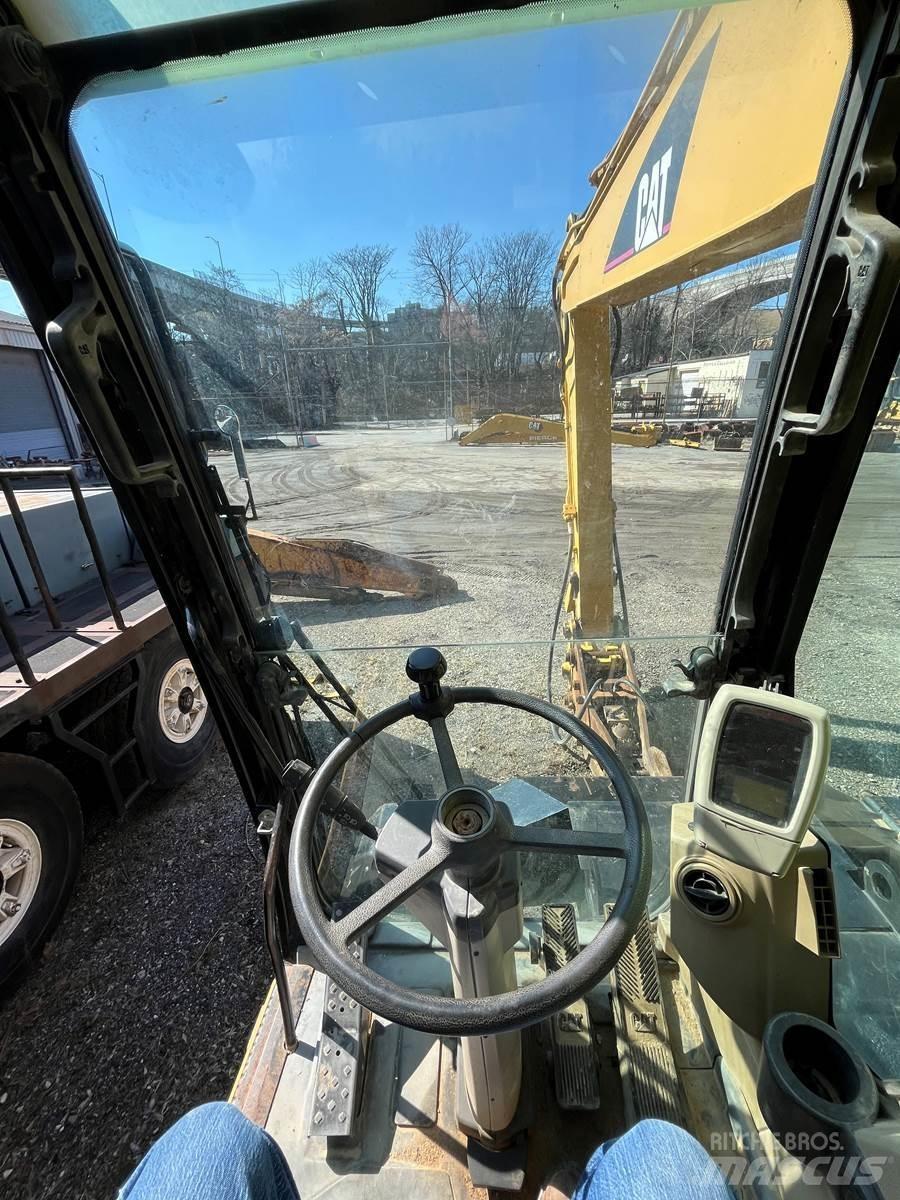 CAT M318C 轮式挖掘机