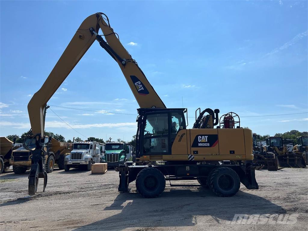 CAT MH3026 组装挖掘机
