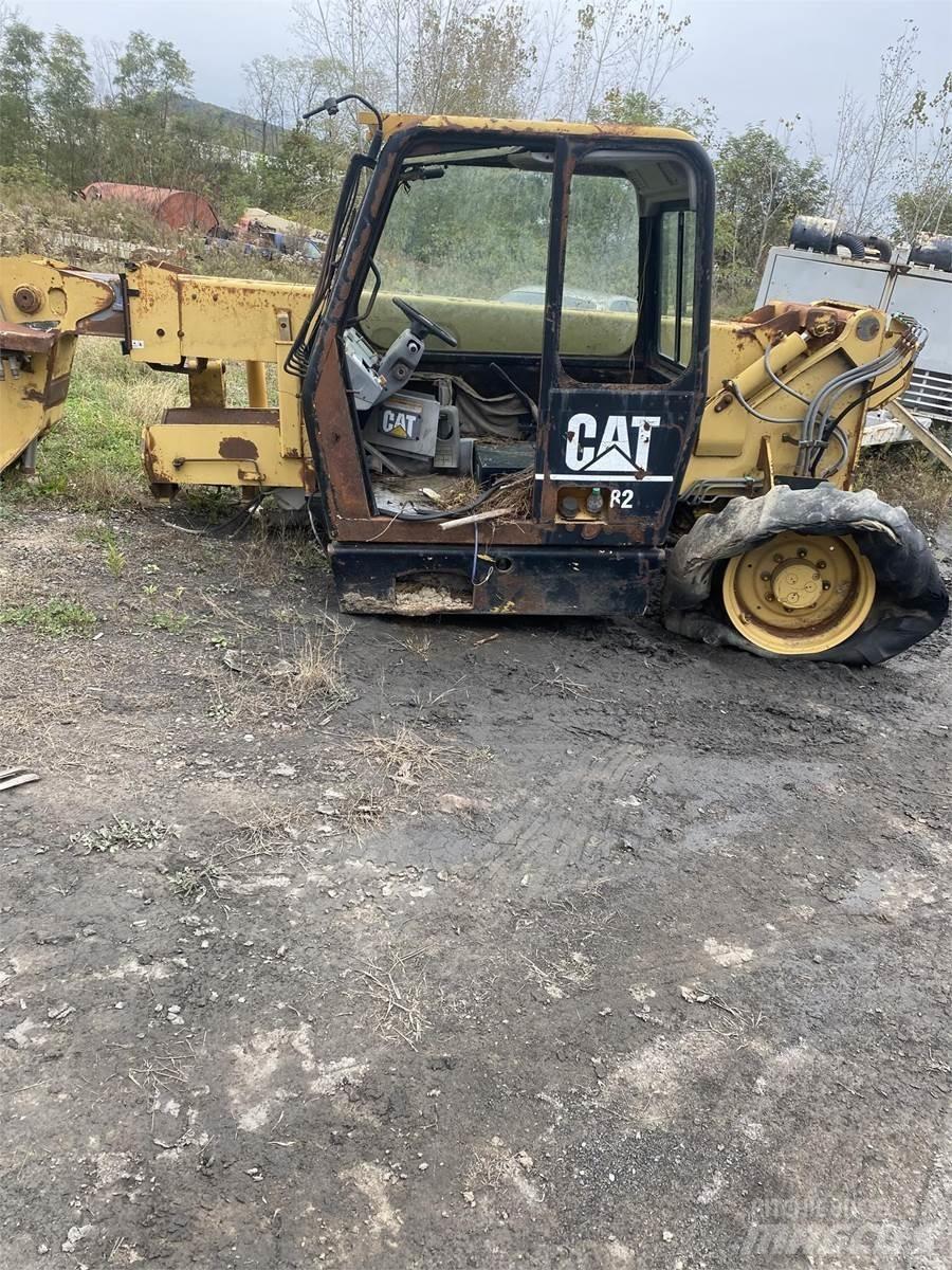 CAT TH82 伸缩臂叉装车|叉装车