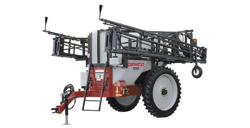 Demco 1250 牵引式喷雾机