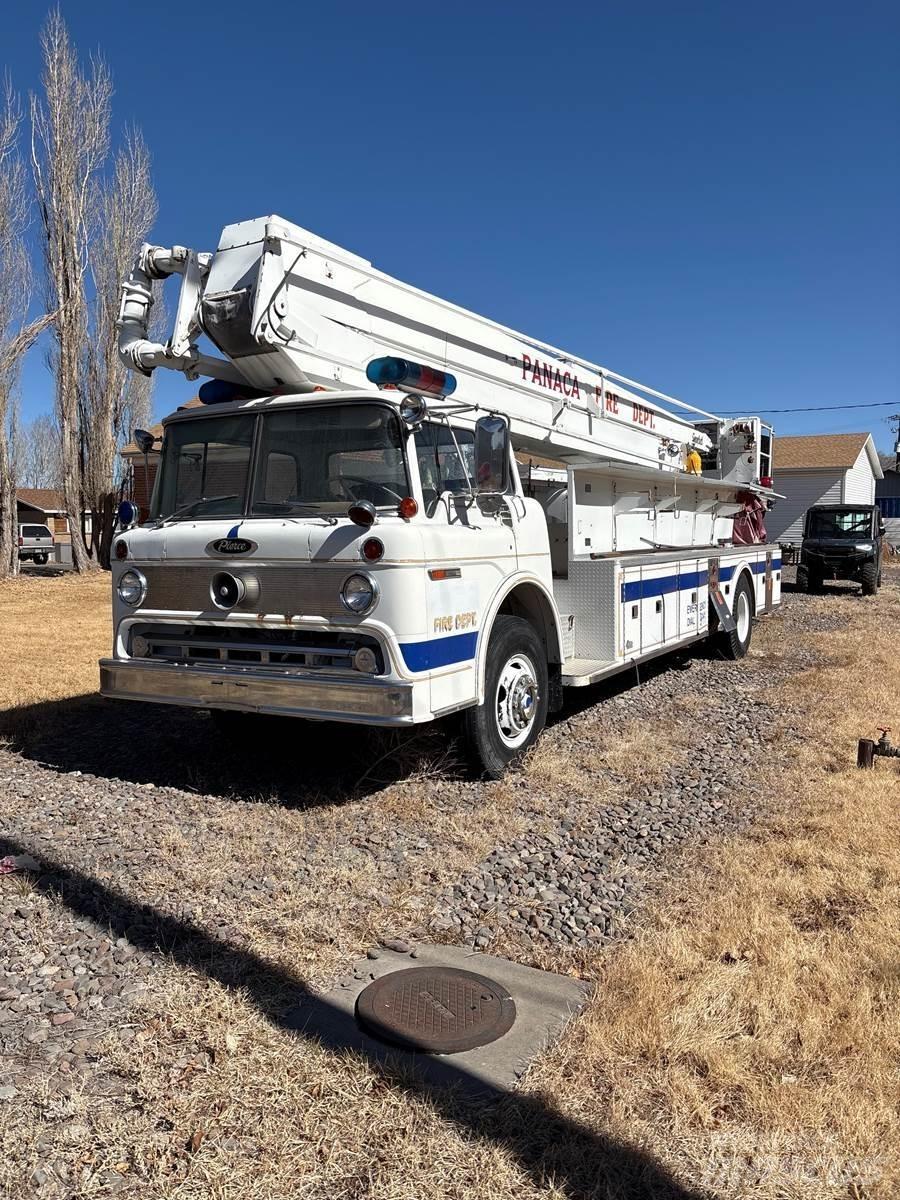 Ford 8000 消防车