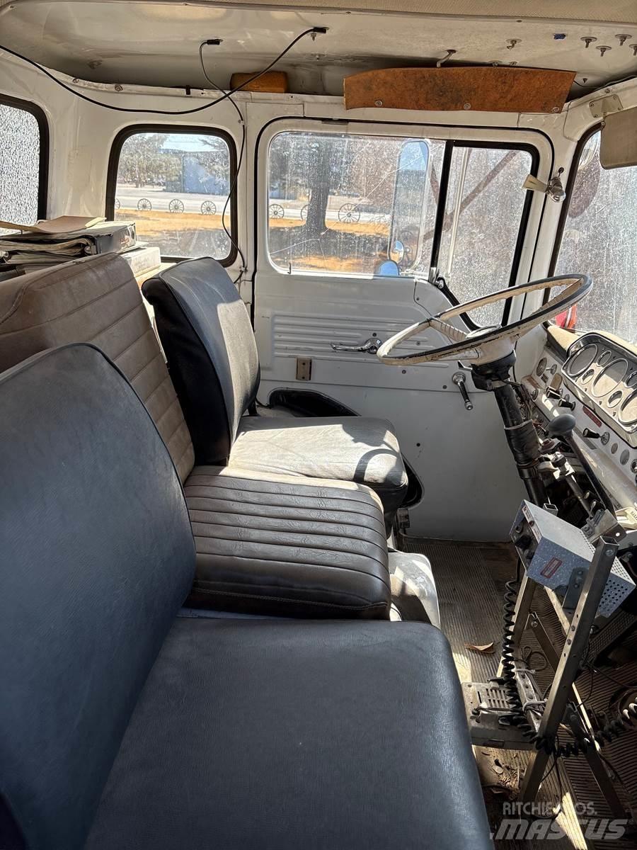 Ford 8000 消防车