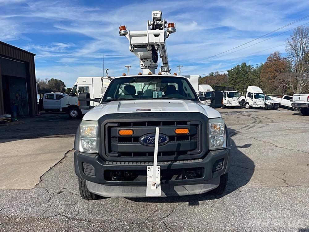 Ford F-450 车载式高空作业车