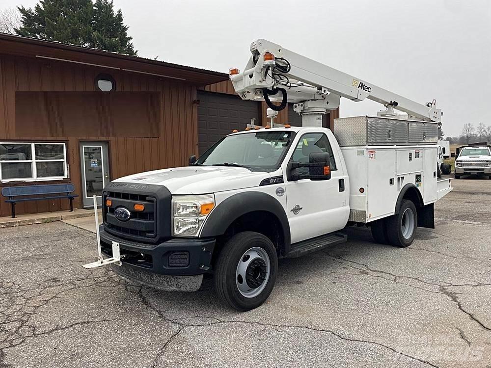 Ford F-450 车载式高空作业车