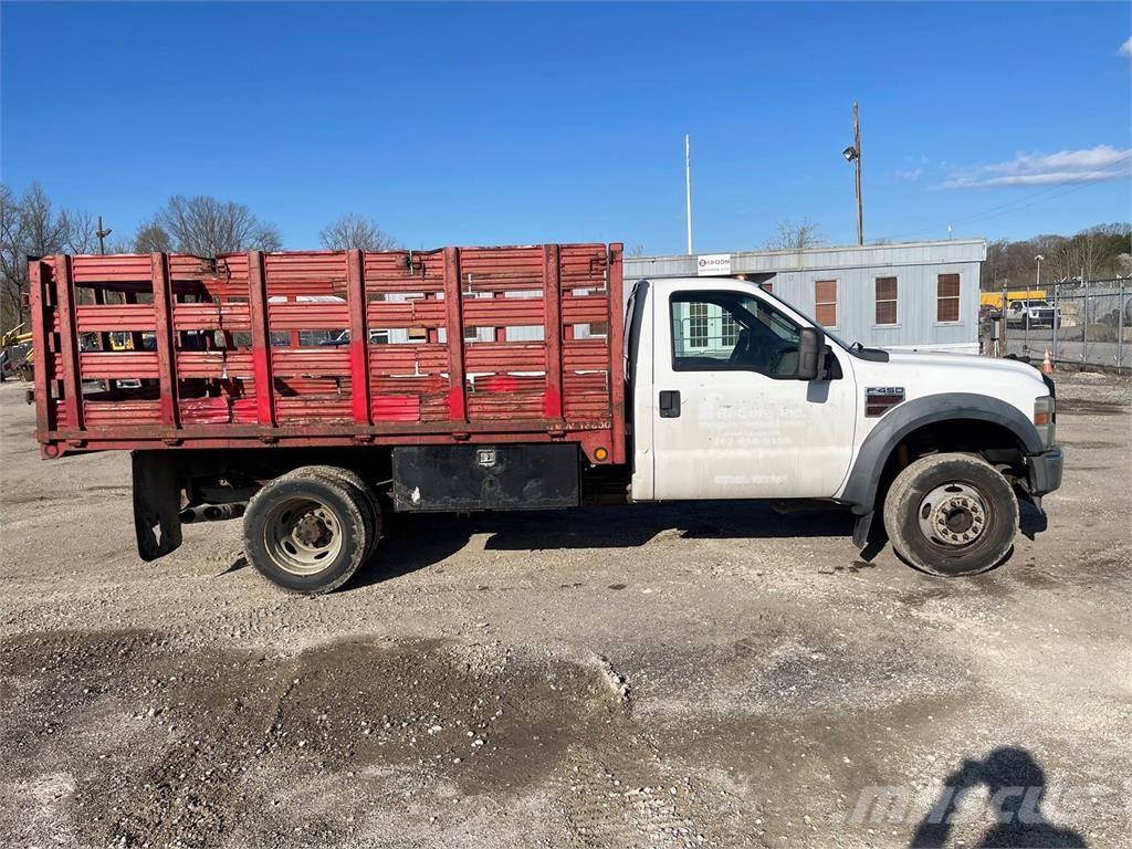 Ford F-450 动物运输货车