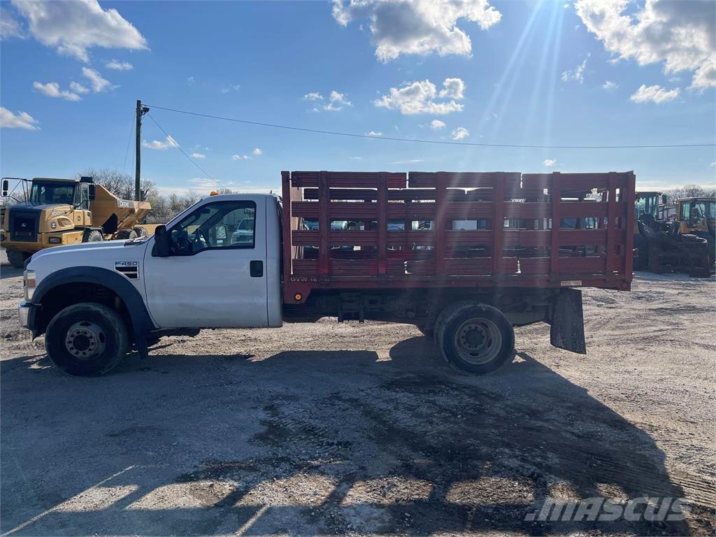 Ford F-450 动物运输货车