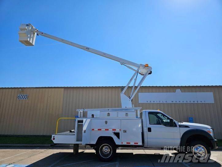 Ford F-450 车载式高空作业车