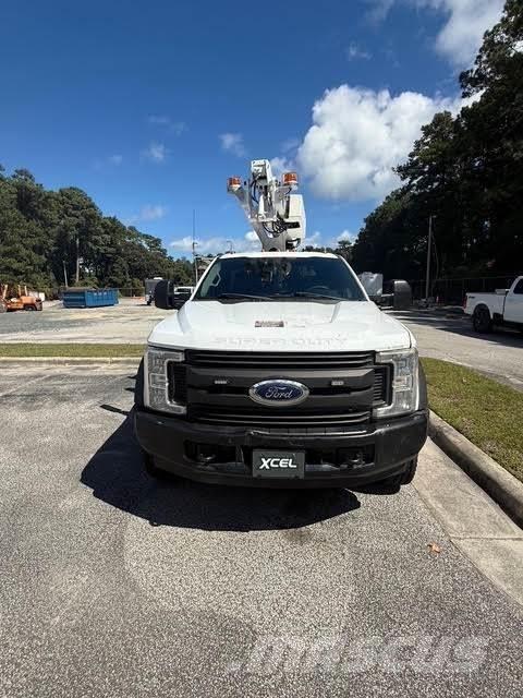 Ford F-450 车载式高空作业车