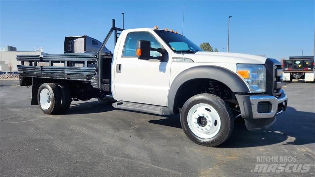 Ford F-550 动物运输货车