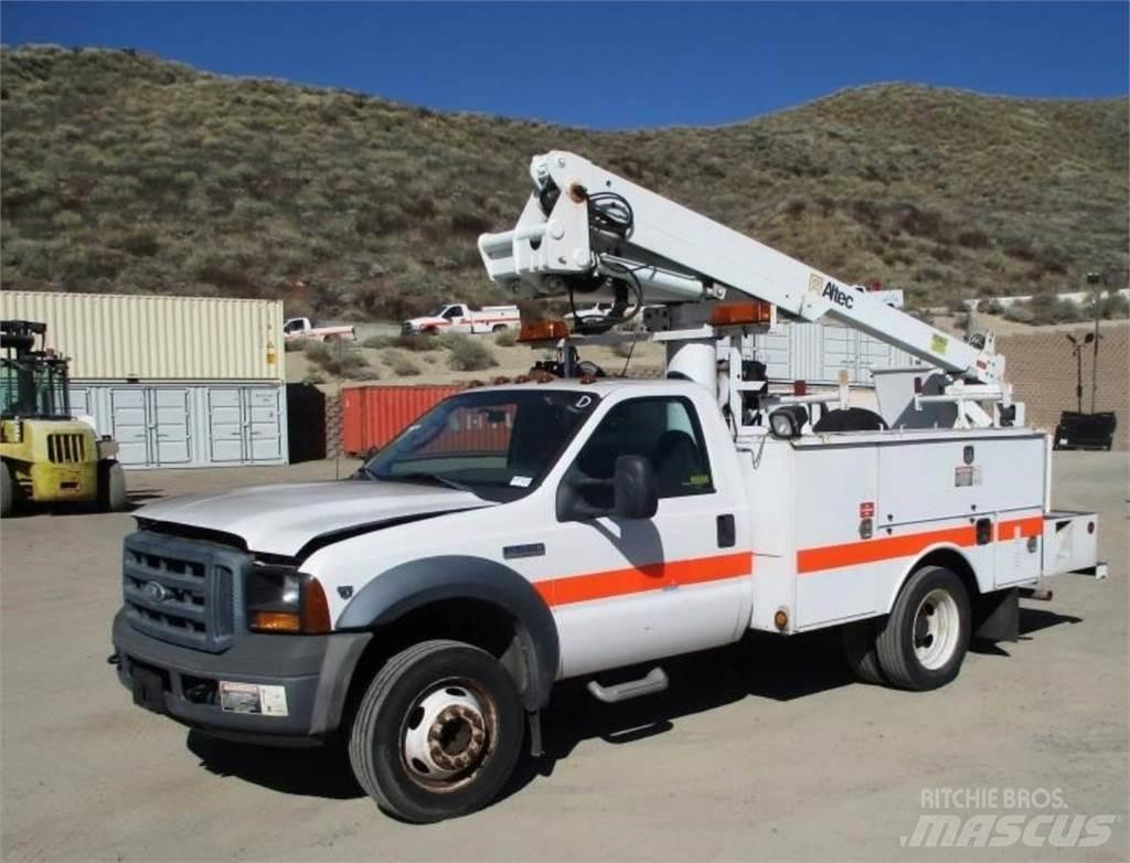 Ford F-550 车载式高空作业车