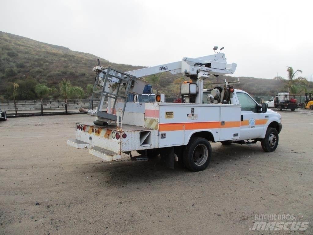 Ford F-550 车载式高空作业车