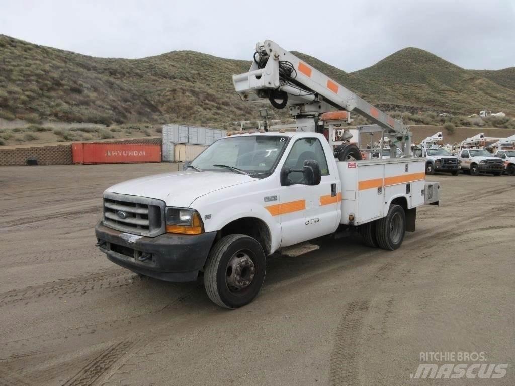 Ford F-550 车载式高空作业车
