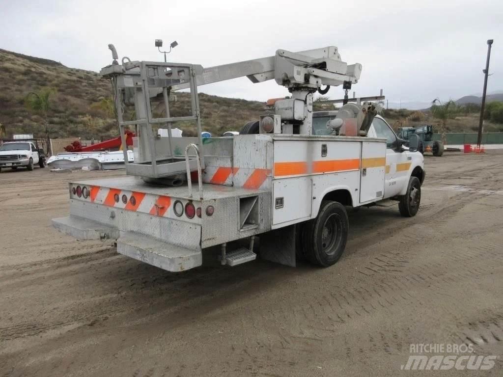 Ford F-550 车载式高空作业车
