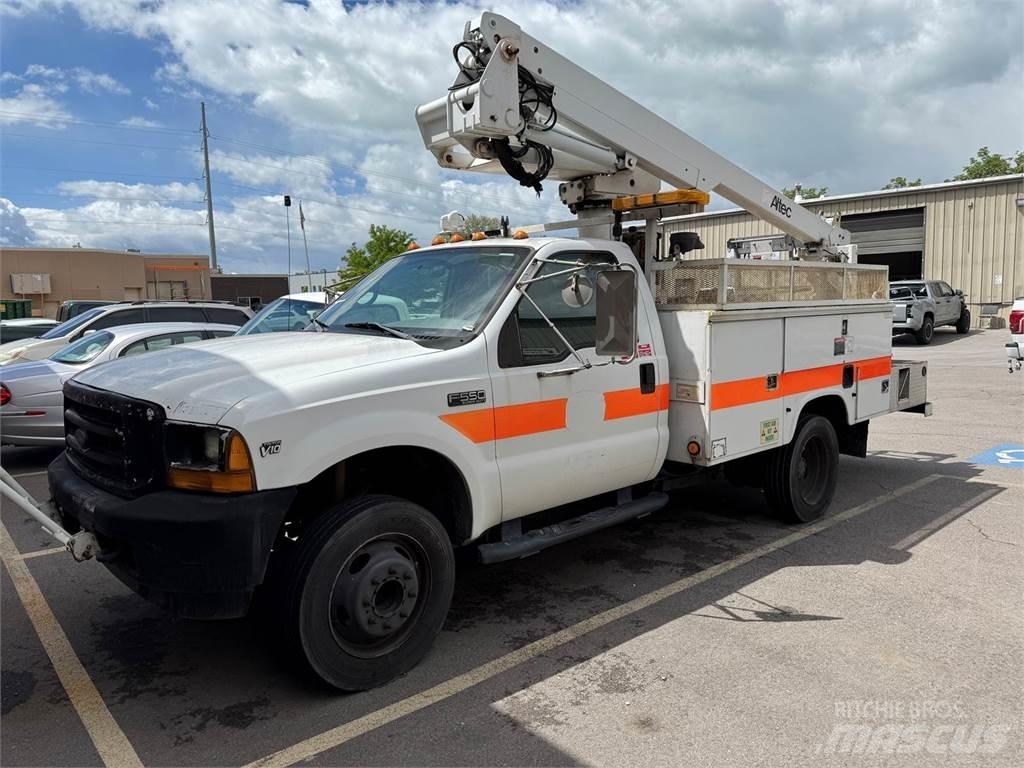 Ford F-550 车载式高空作业车