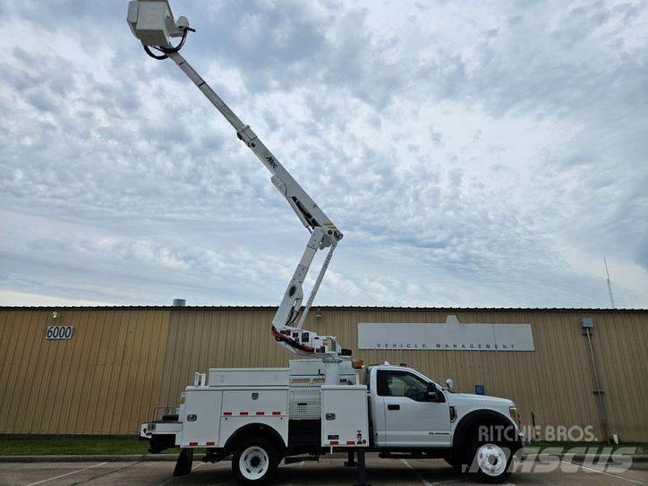 Ford F-550 车载式高空作业车
