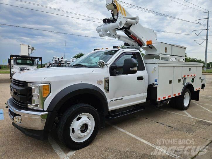 Ford F-550 车载式高空作业车