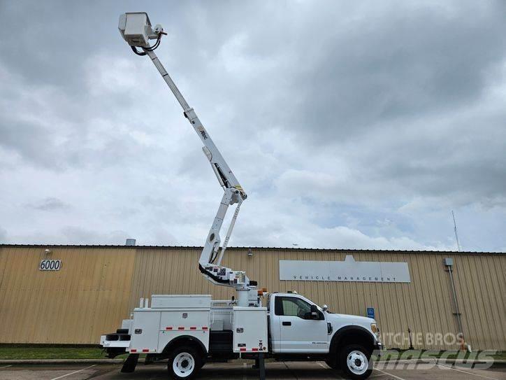 Ford F-550 车载式高空作业车