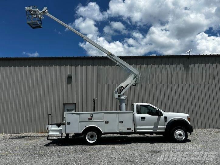 Ford F-550 车载式高空作业车