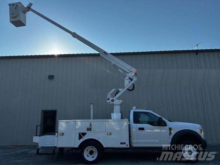 Ford F-550 车载式高空作业车