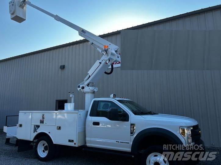 Ford F-550 车载式高空作业车