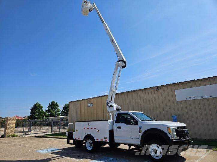 Ford F-550 车载式高空作业车