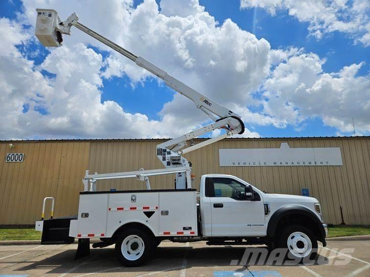 Ford F-550 车载式高空作业车