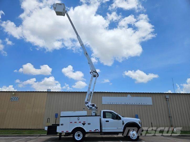 Ford F-550 车载式高空作业车