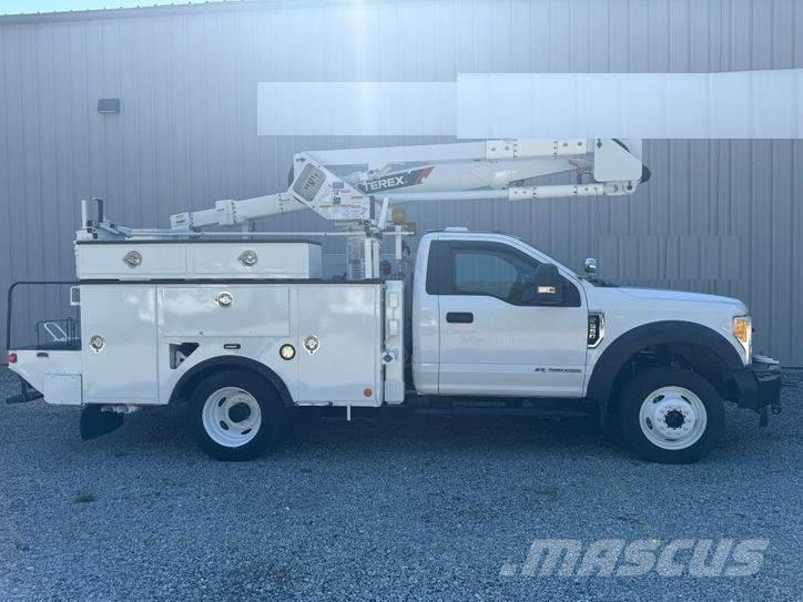 Ford F-550 车载式高空作业车