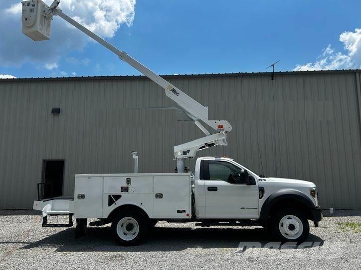 Ford F-550 车载式高空作业车