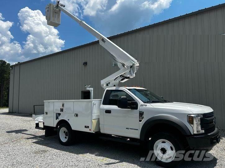 Ford F-550 车载式高空作业车