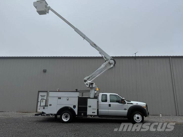 Ford F-550 车载式高空作业车