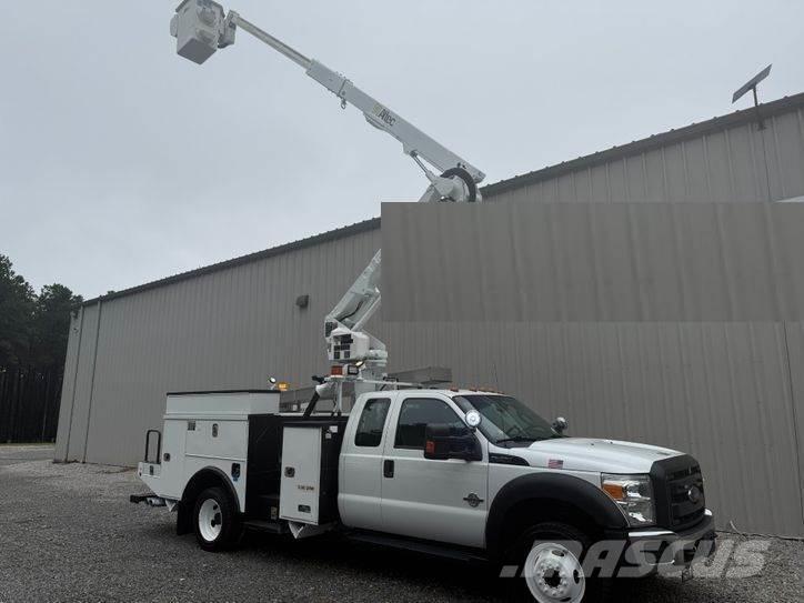 Ford F-550 车载式高空作业车