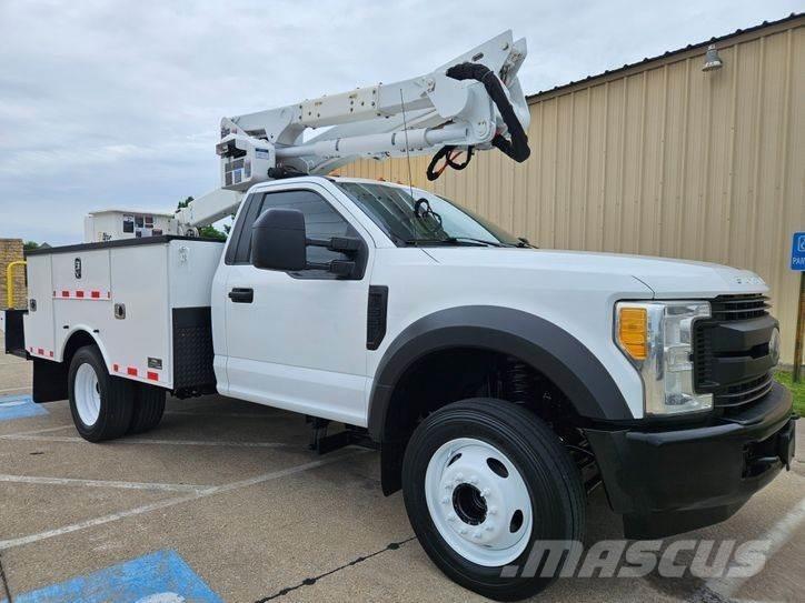 Ford F-550 车载式高空作业车