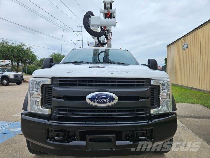Ford F-550 车载式高空作业车