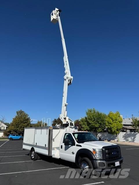Ford F-550 车载式高空作业车