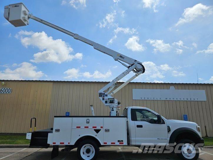 Ford F-550 车载式高空作业车