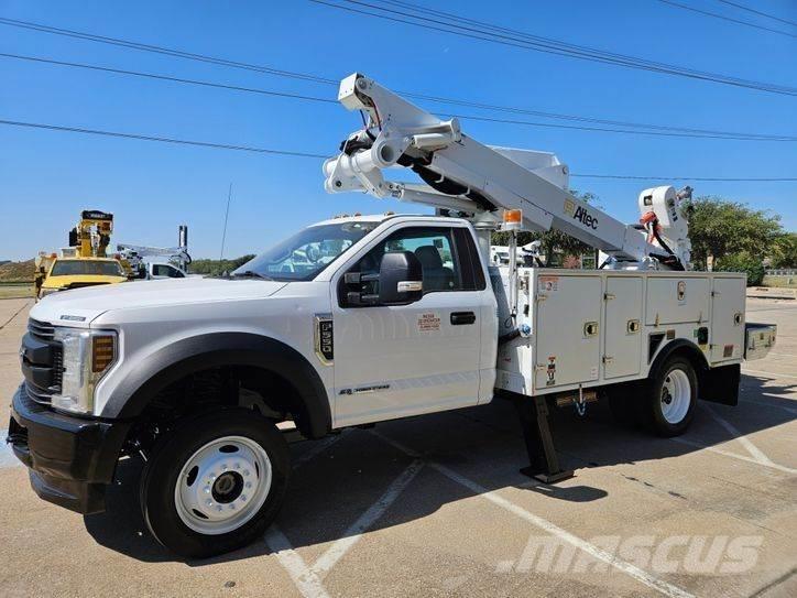 Ford F-550 车载式高空作业车
