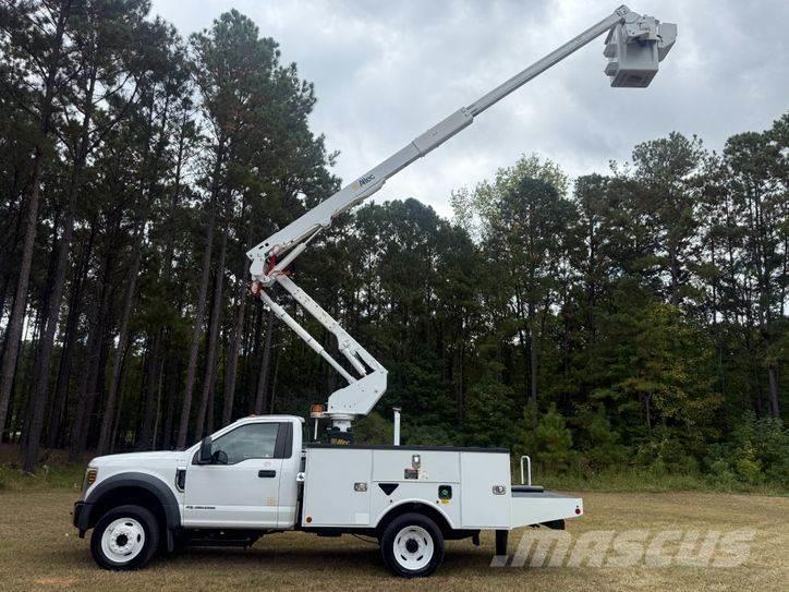 Ford F-550 车载式高空作业车