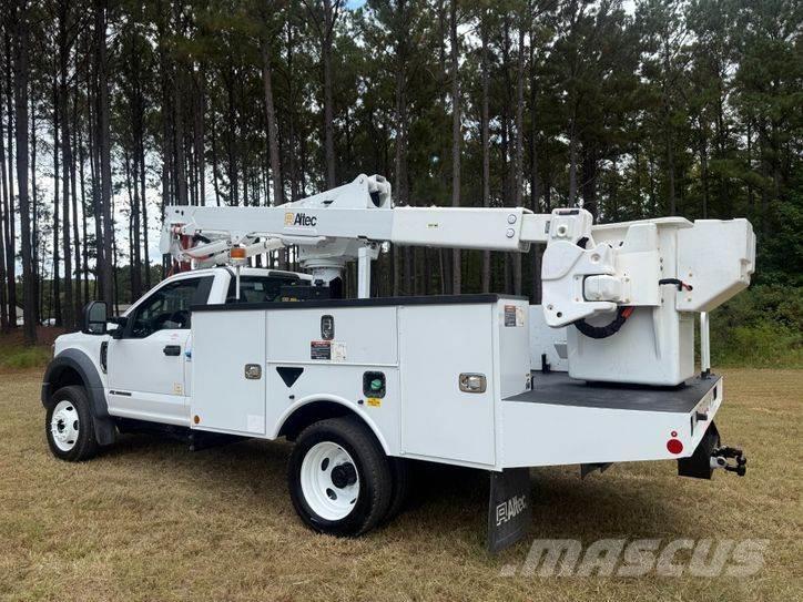 Ford F-550 车载式高空作业车