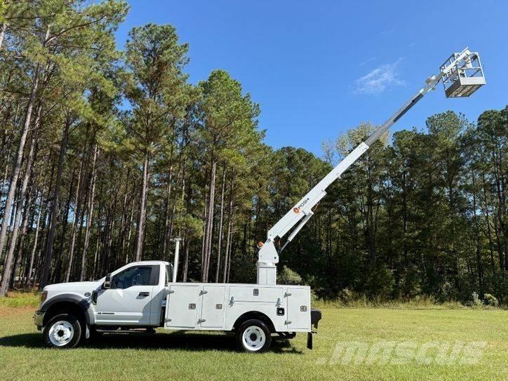 Ford F-550 车载式高空作业车