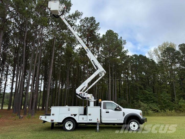 Ford F-550 车载式高空作业车