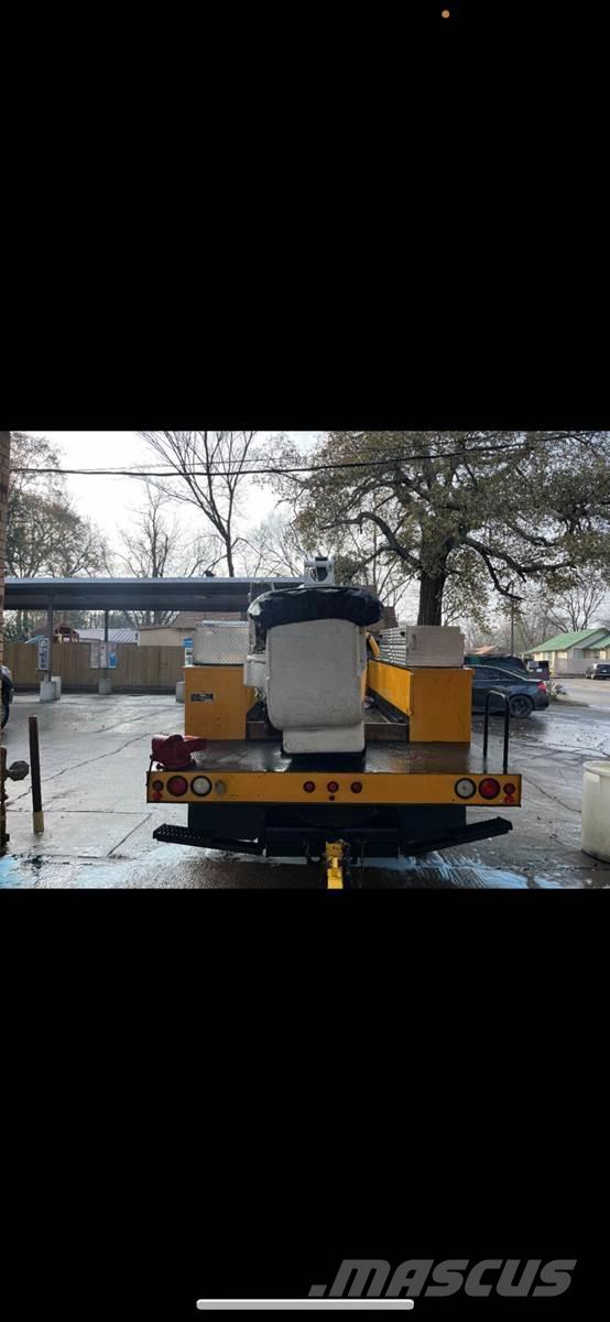 Ford F-550 车载式高空作业车