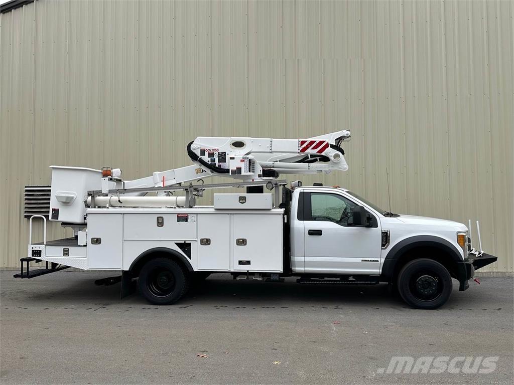 Ford F-550 车载式高空作业车