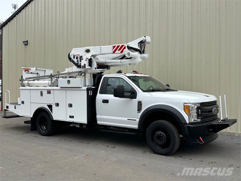 Ford F-550 车载式高空作业车