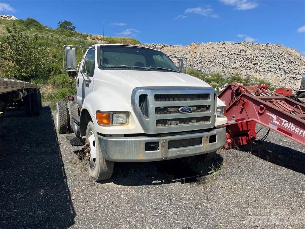 Ford F-650 平板车
