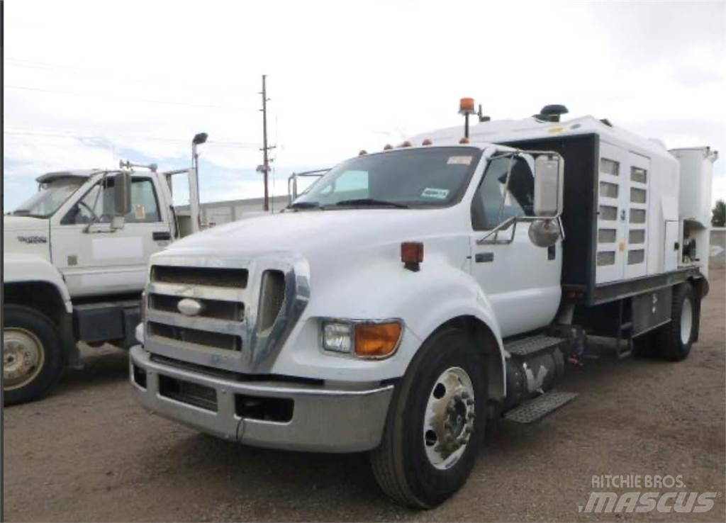 Ford F-650 组合/真空油槽车