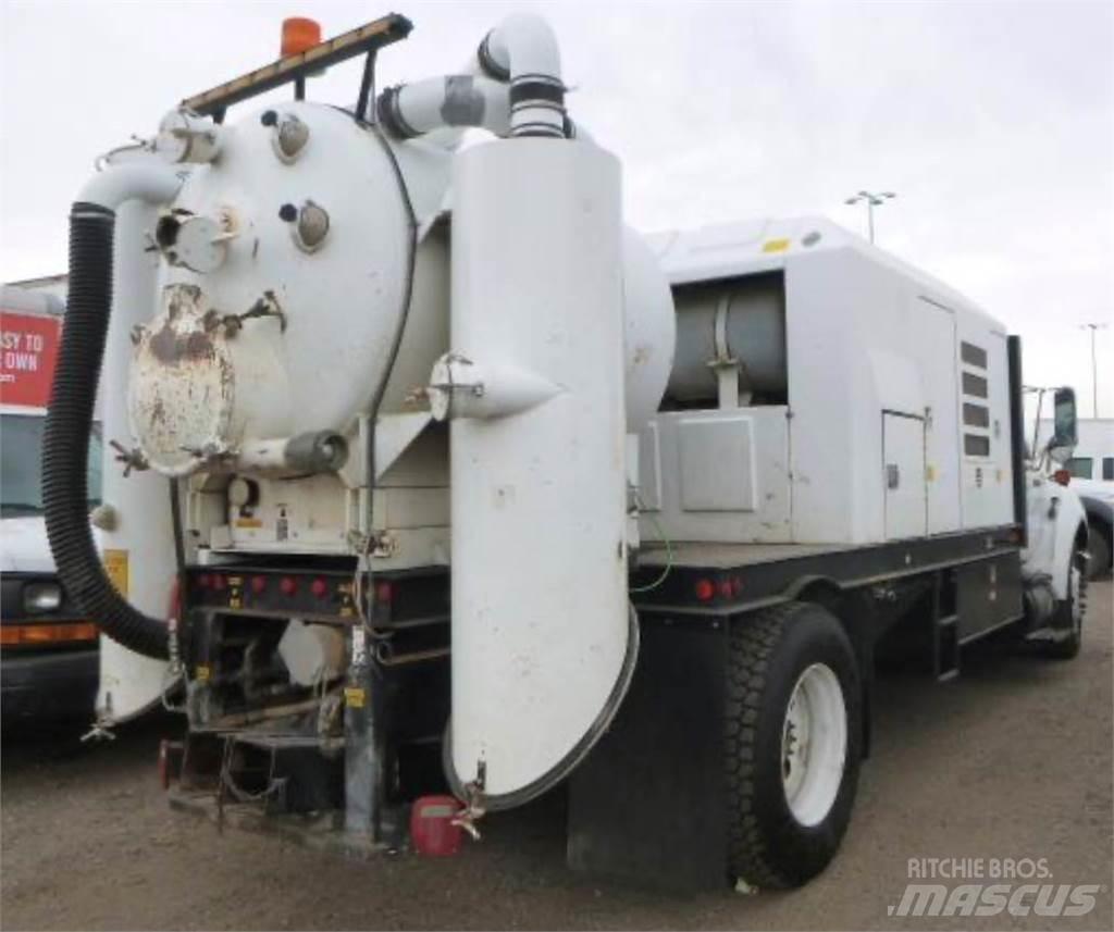 Ford F-650 组合/真空油槽车