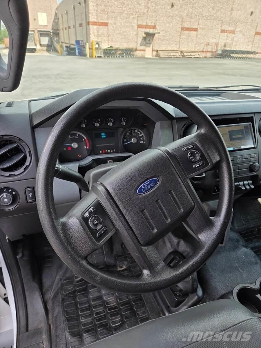Ford F-650 厢式货车
