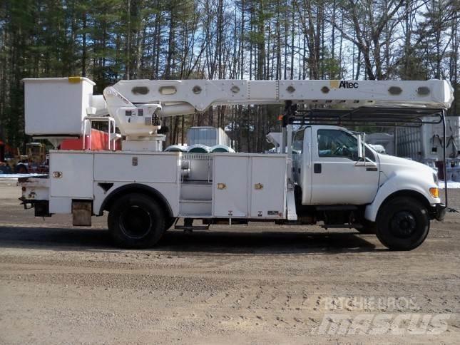 Ford F-750 车载式高空作业车